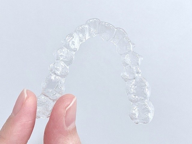 指で摘んだマウスピース