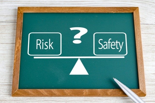 RiskとSafetyと書かれた黒板